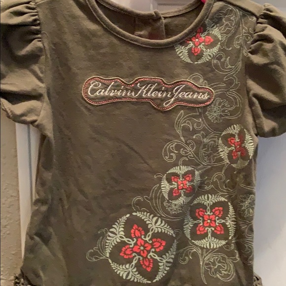 EUC girls two piece outfit by Calvin Klein - Picture 5 of 6